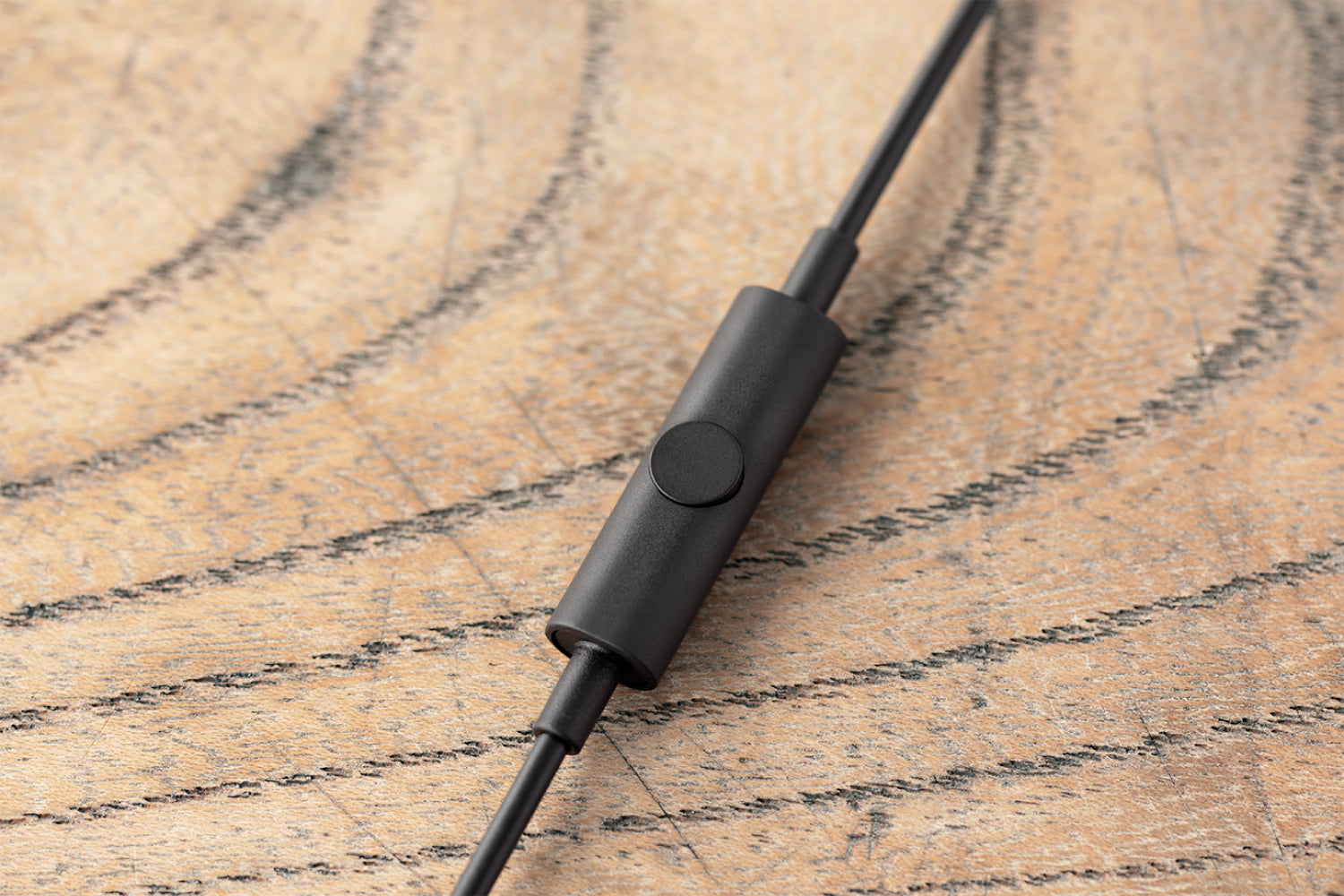 Final E1000C - In Ear Isolating Earphones with Smartphone Controls & Mic