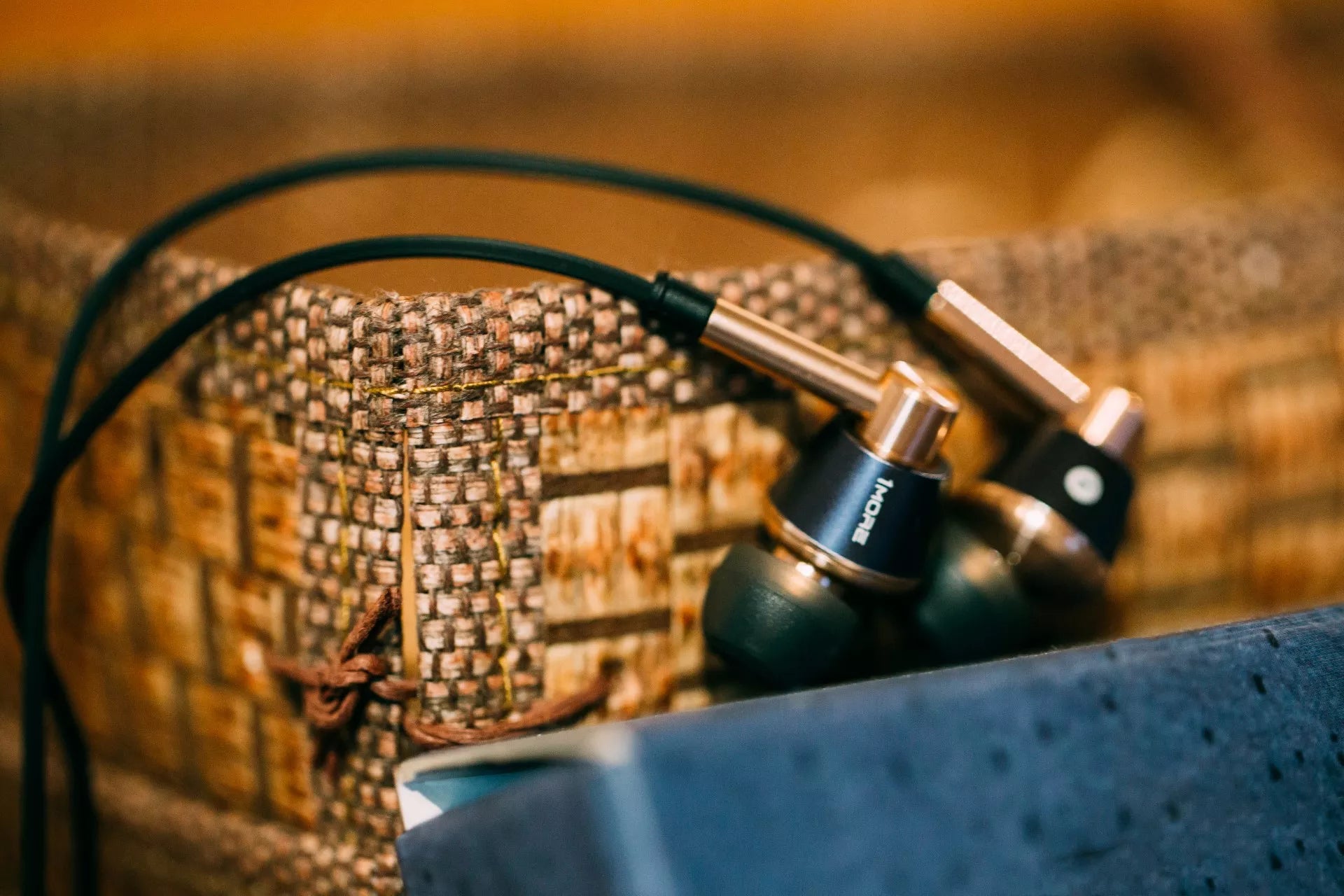 1MORE Triple - Three Hybrid Drivers In Ear Isolating Earphones