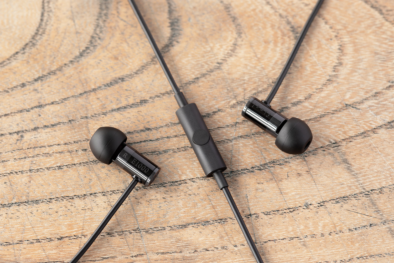 Final E1000C - In Ear Isolating Earphones with Smartphone Controls & Mic - Black - Refurbished