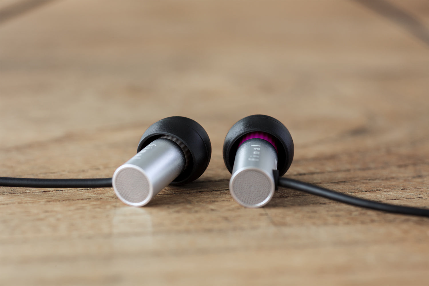 Final E2000C - In Ear Isolating Earphones with Smartphone Controls & Mic