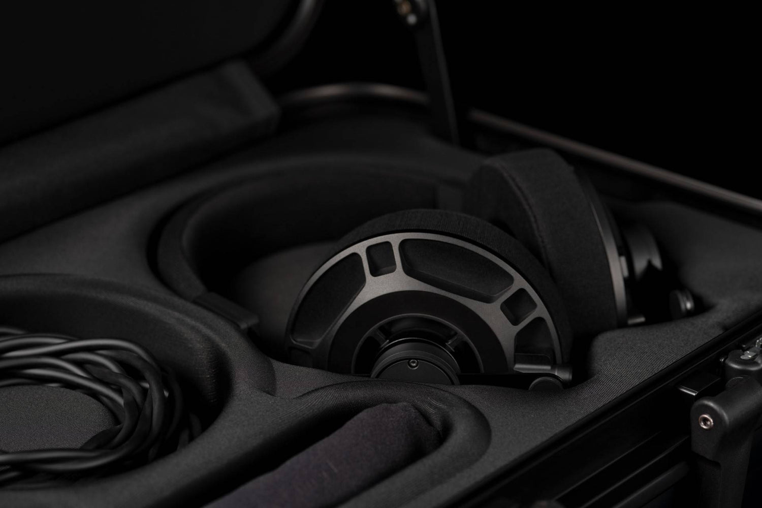 Final D7000 - Planar Magnetic Headphones with Detachable Cable