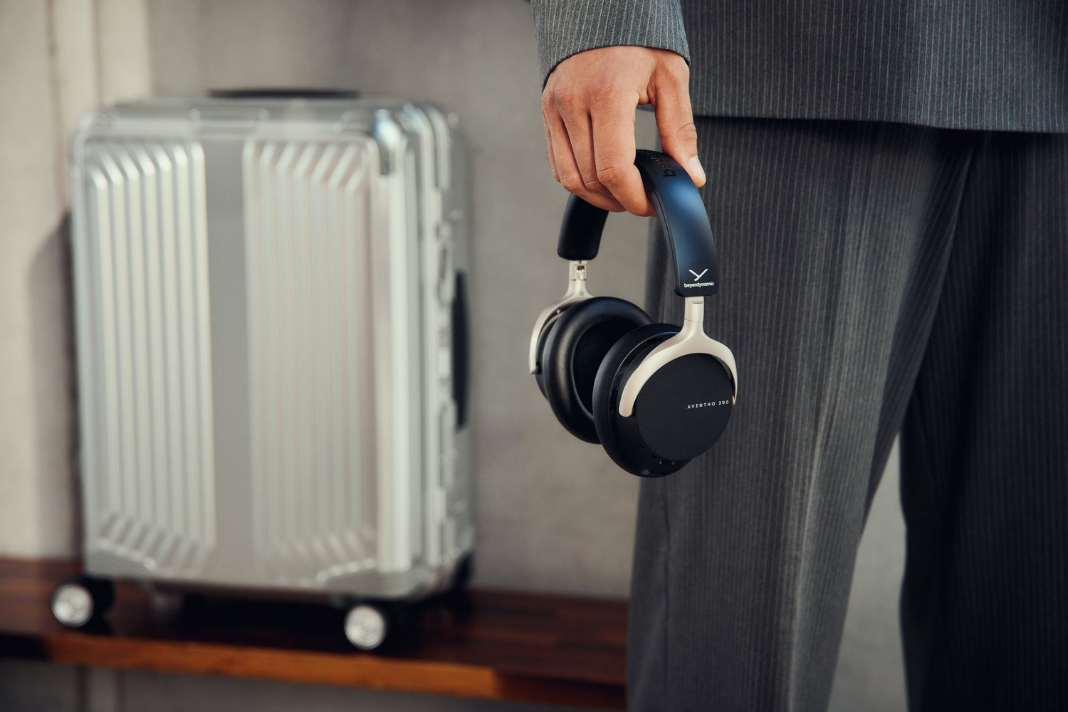 Beyerdynamic Aventho 200 - Wireless Active Noise Cancelling Over-Ear Headphones