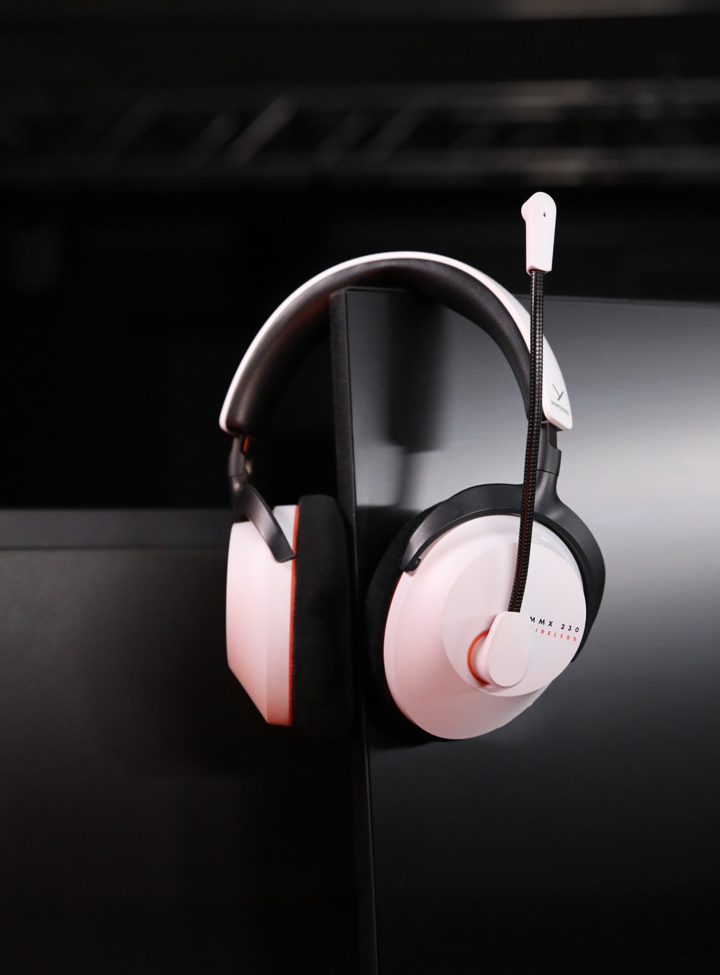 Beyerdynamic MMX 230 - Wireless Closed-Back Premium Gaming Headset