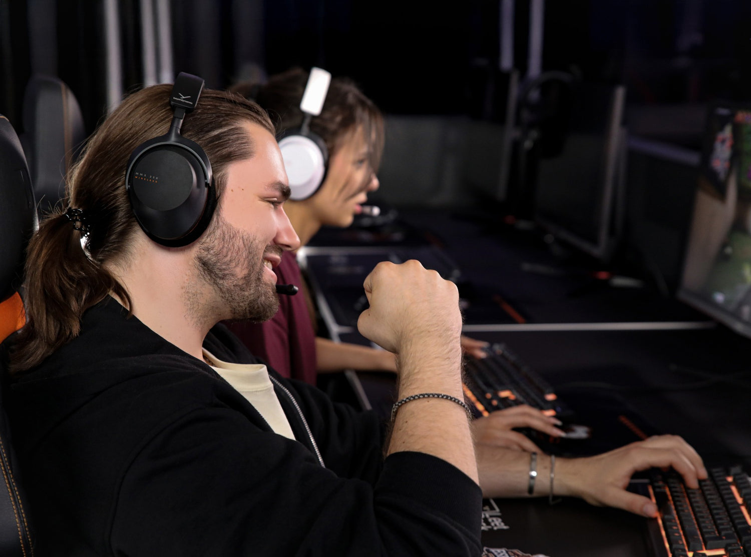 Beyerdynamic MMX 230 - Wireless Closed-Back Premium Gaming Headset