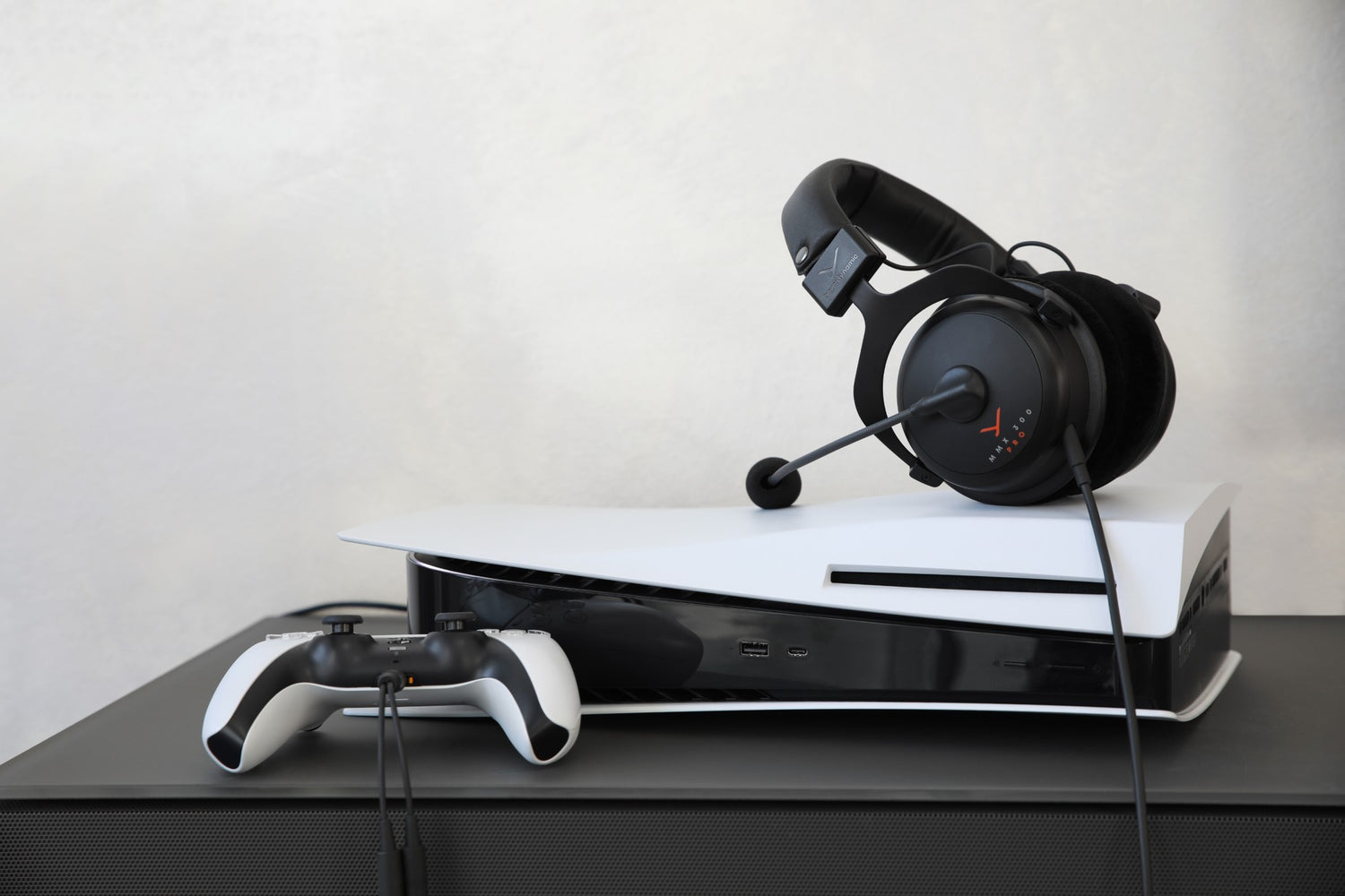 Beyerdynamic MMX 300 Pro - Closed-Back Premium Gaming Headset