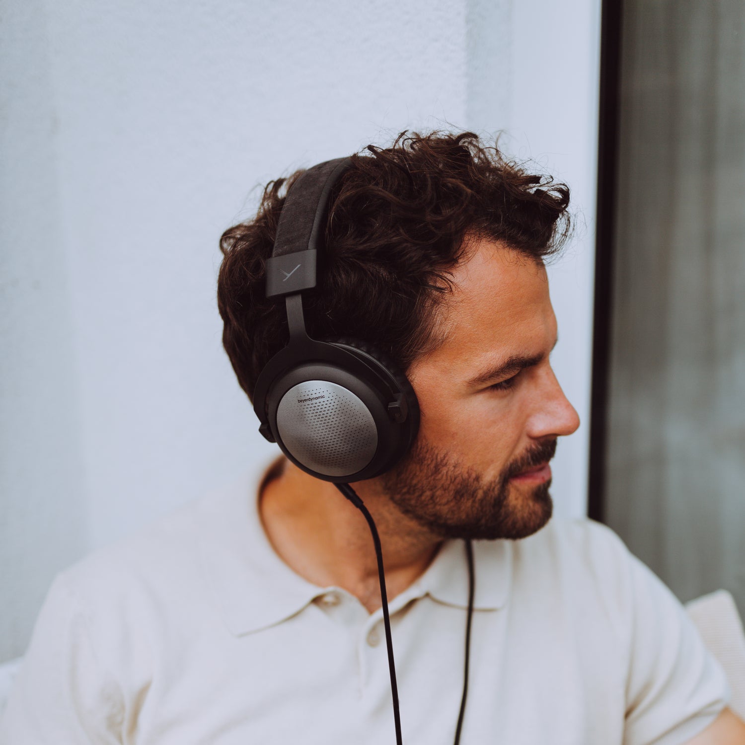 Beyerdynamic T5 (3rd Generation) - Closed-Back High-End Tesla Headphones