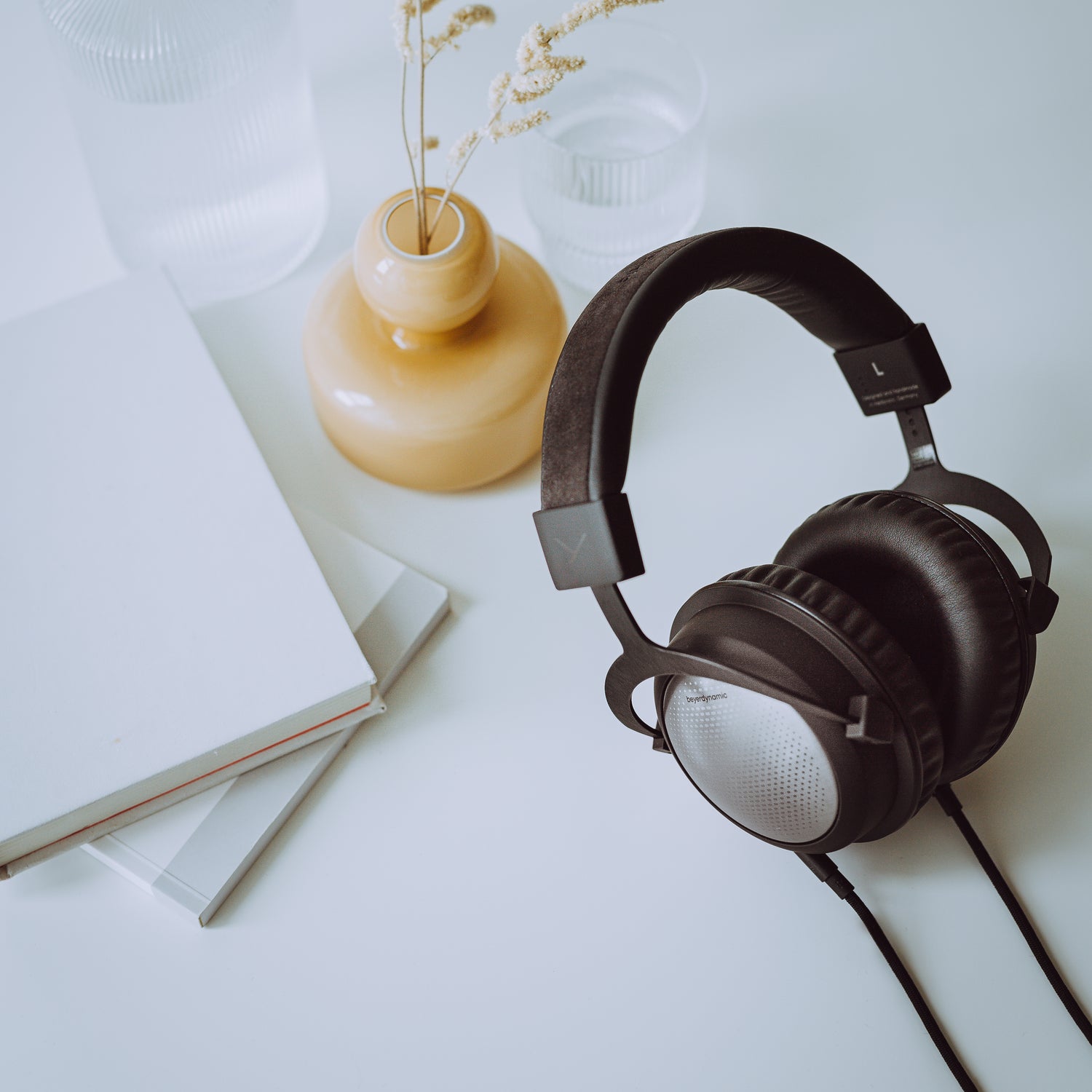 Beyerdynamic T5 (3rd Generation) - Closed-Back High-End Tesla Headphones